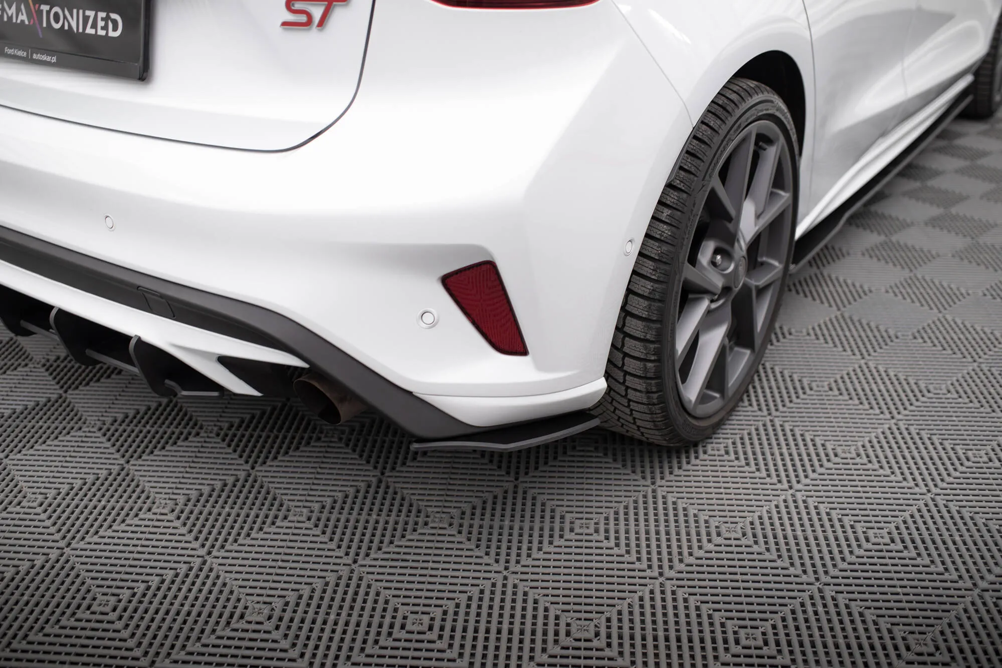 Sidesplitters bak Ford Focus IV ST 2018 -> | Street Pro Black Edition