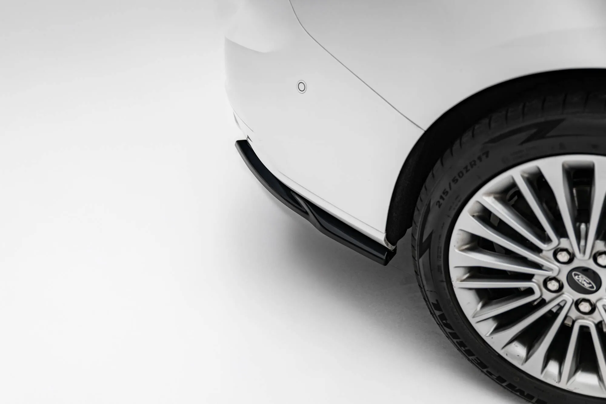 Sidesplitters bak Ford Focus Mk4 (C519) 2018 - 2021 | Glossy Black Edition – bilde 2