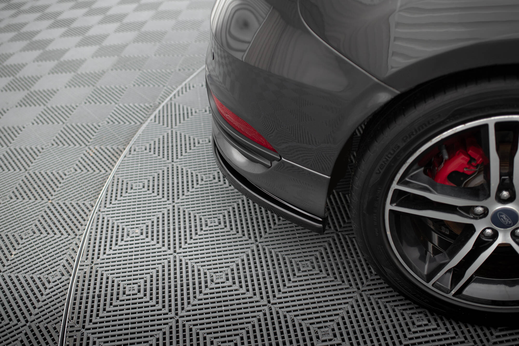 Sidesplitters bak Ford Focus ST III 2015 - 2018 | Glossy Black Edition – bilde 4