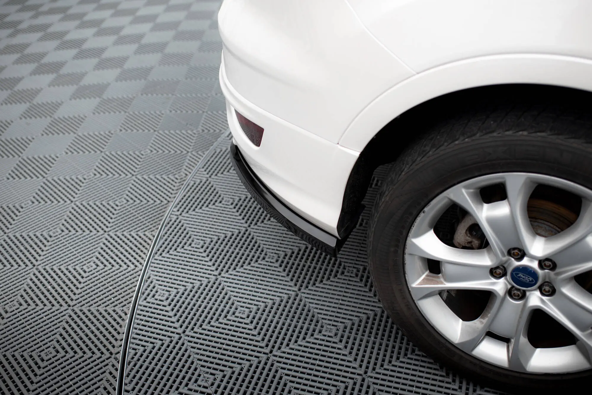 Sidesplitters bak Ford Kuga II ST-Line 2013 - 2016 | Glossy Black Edition