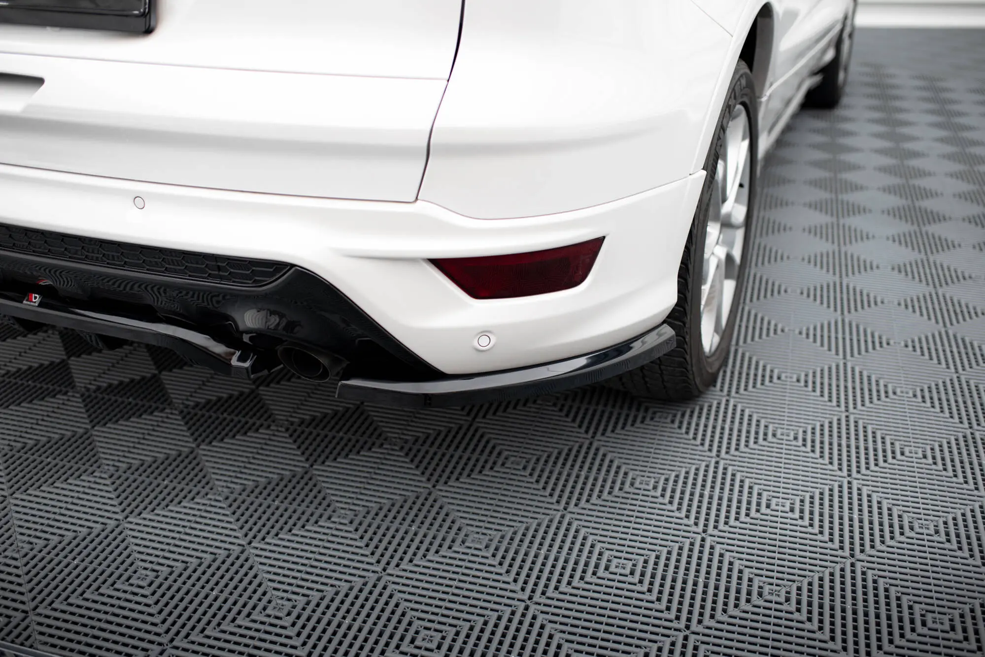 Sidesplitters bak Ford Kuga II ST-Line 2013 - 2016 | Glossy Black Edition – bilde 2