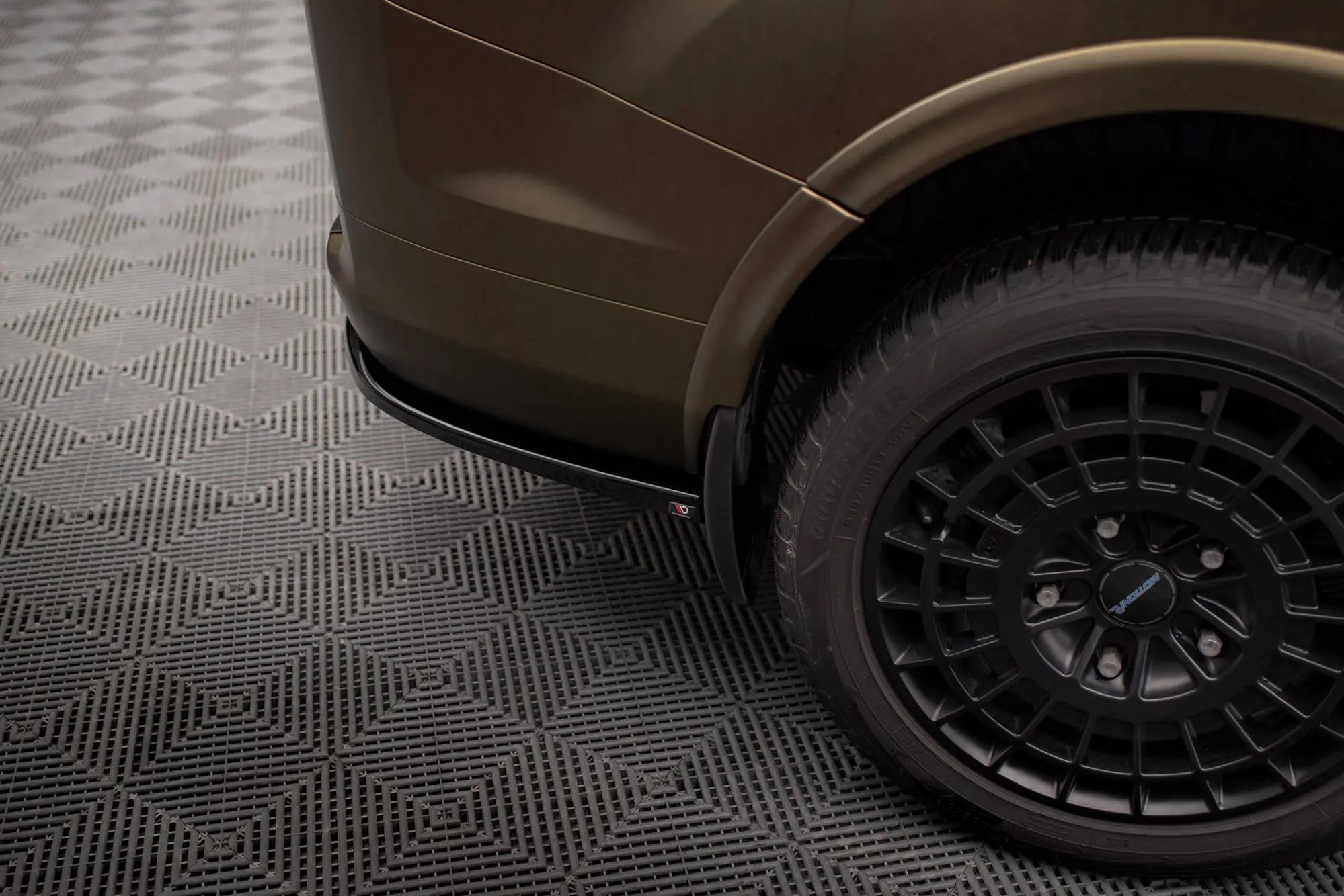 Sidesplitters bak Ford Tourneo Custom I Facelift 2018-2023 | Glossy Black Edition – bilde 3