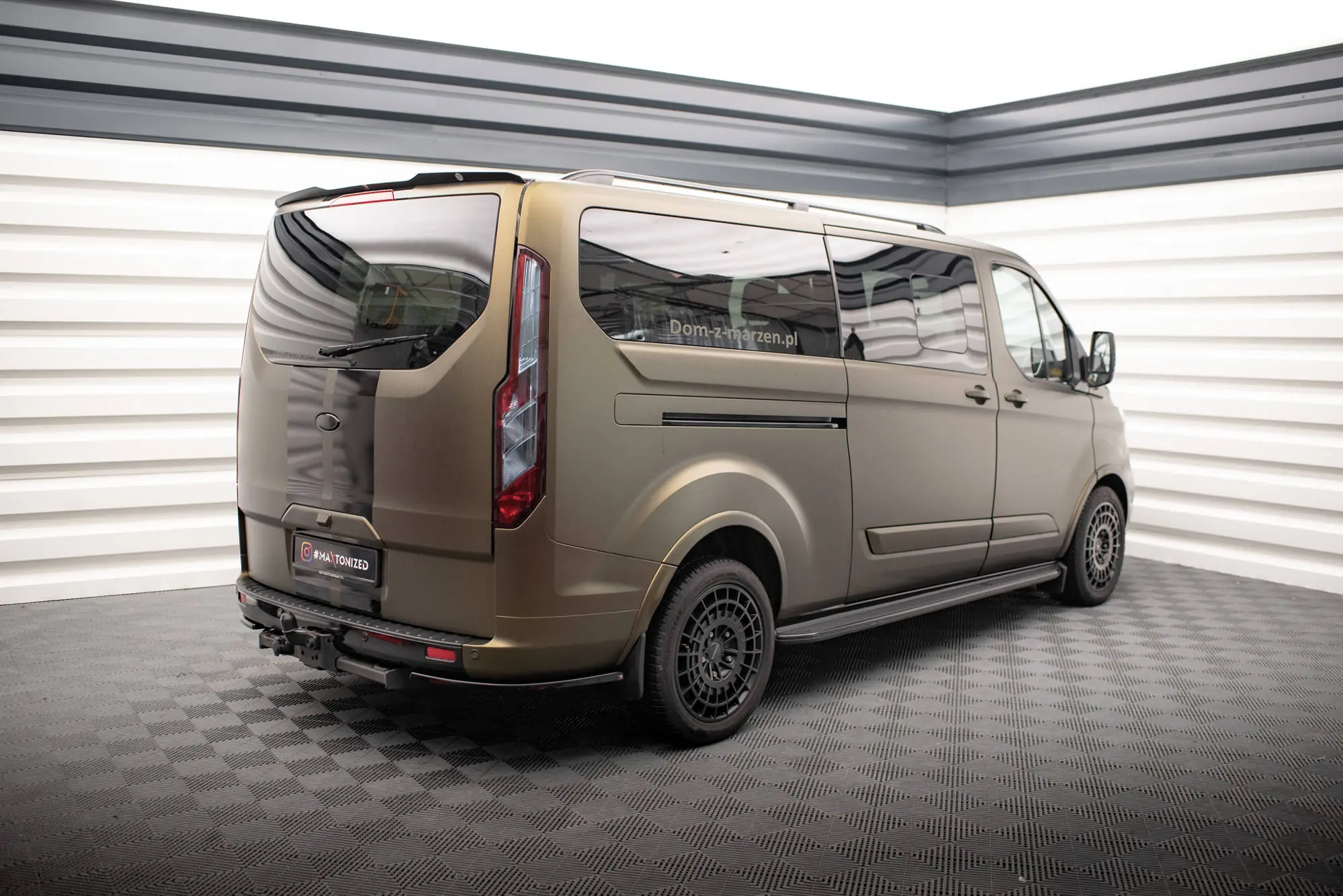 Sidesplitters bak Ford Tourneo Custom I Facelift 2018-2023 | Glossy Black Edition – bilde 4