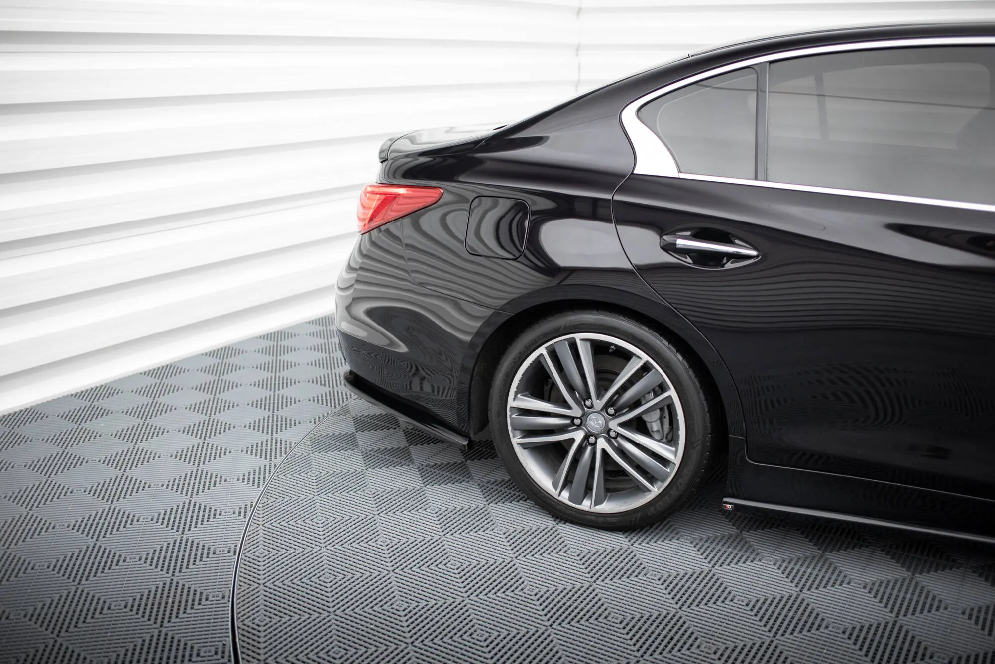 Sidesplitters bak Infiniti Q50 S 2013 - 2016 | V.2 Glossy Black Edition – bilde 4