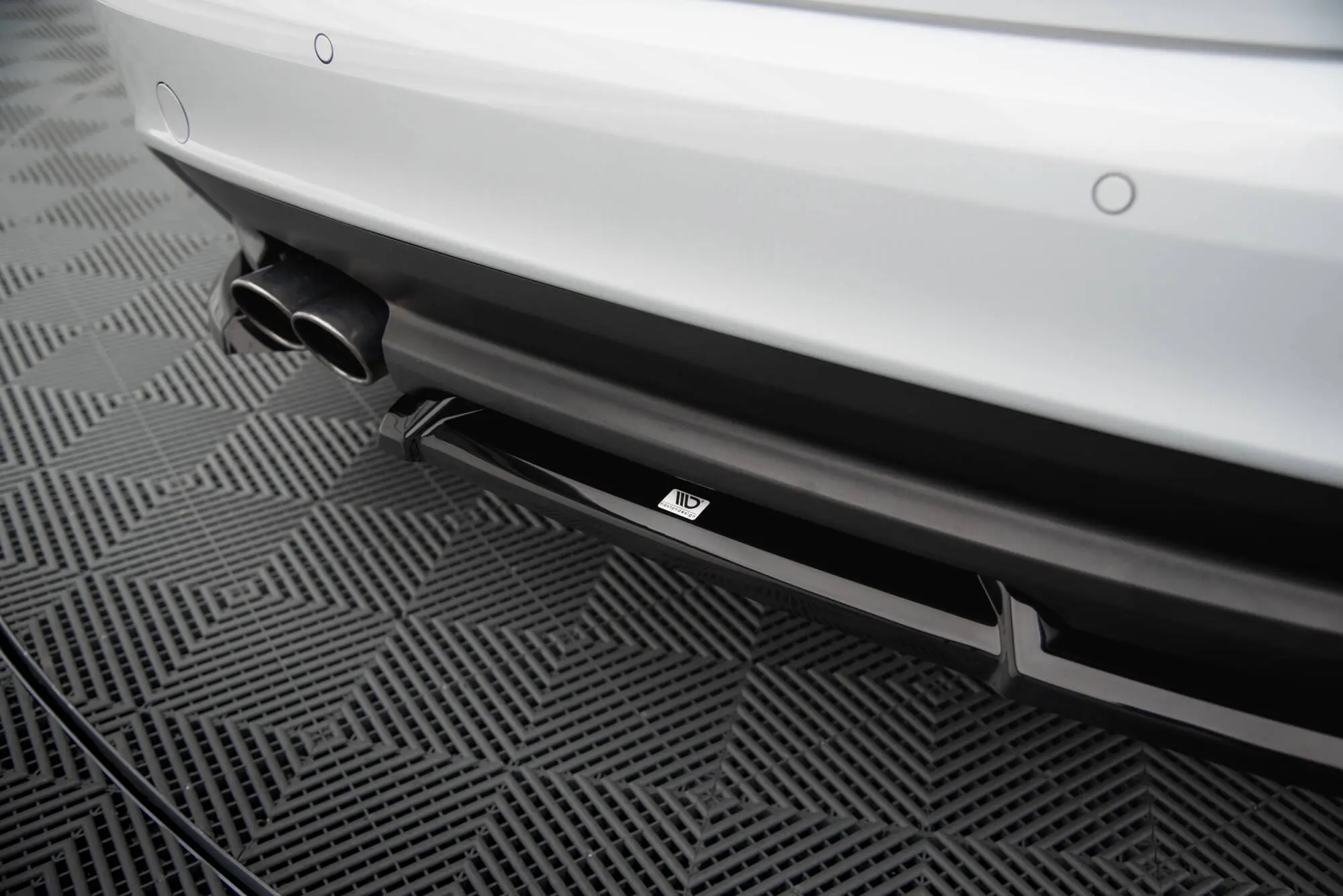 Sidesplitters bak Jaguar XE R-Sport X760 2015 - > | Glossy Black Edition – bilde 3