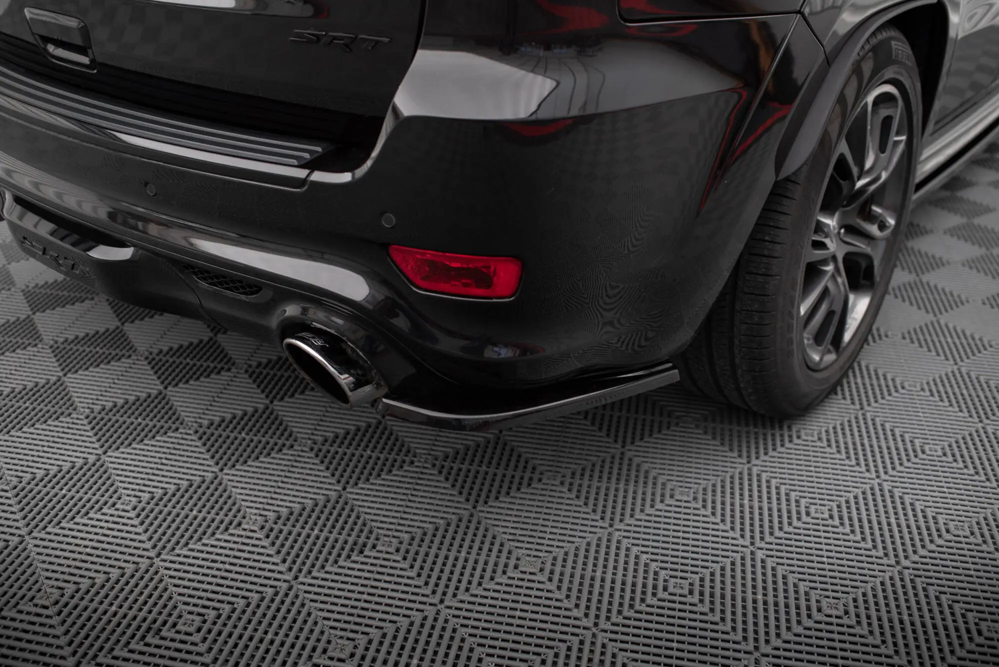 Sidesplitters bak Jeep Grand Cherokee SRT WK2 facelift 2013 - 2017 | Glossy Black Edition