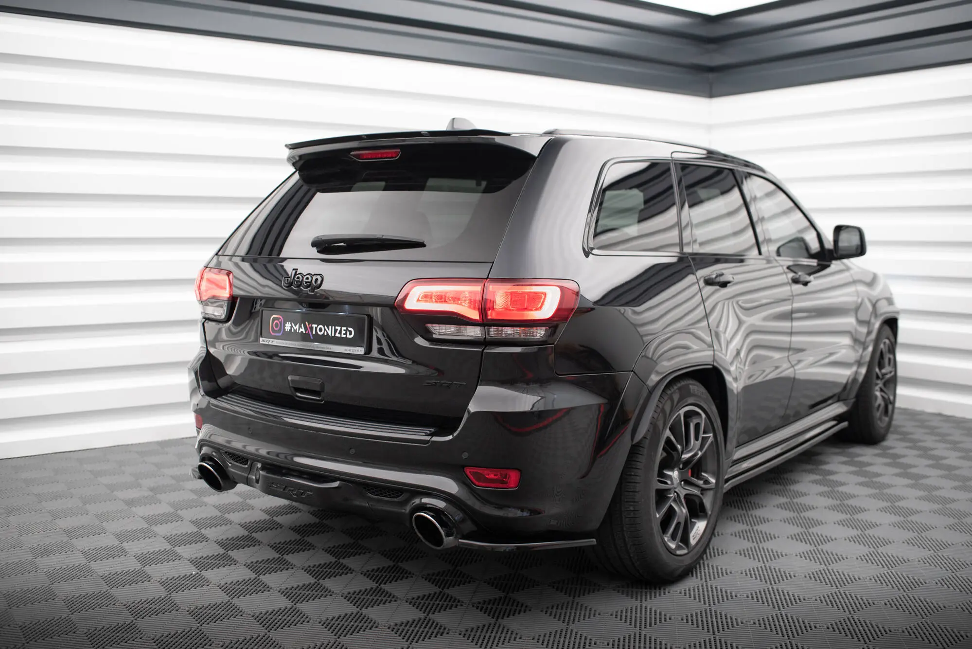Sidesplitters bak Jeep Grand Cherokee SRT WK2 facelift 2013 - 2017 | Glossy Black Edition – bilde 4