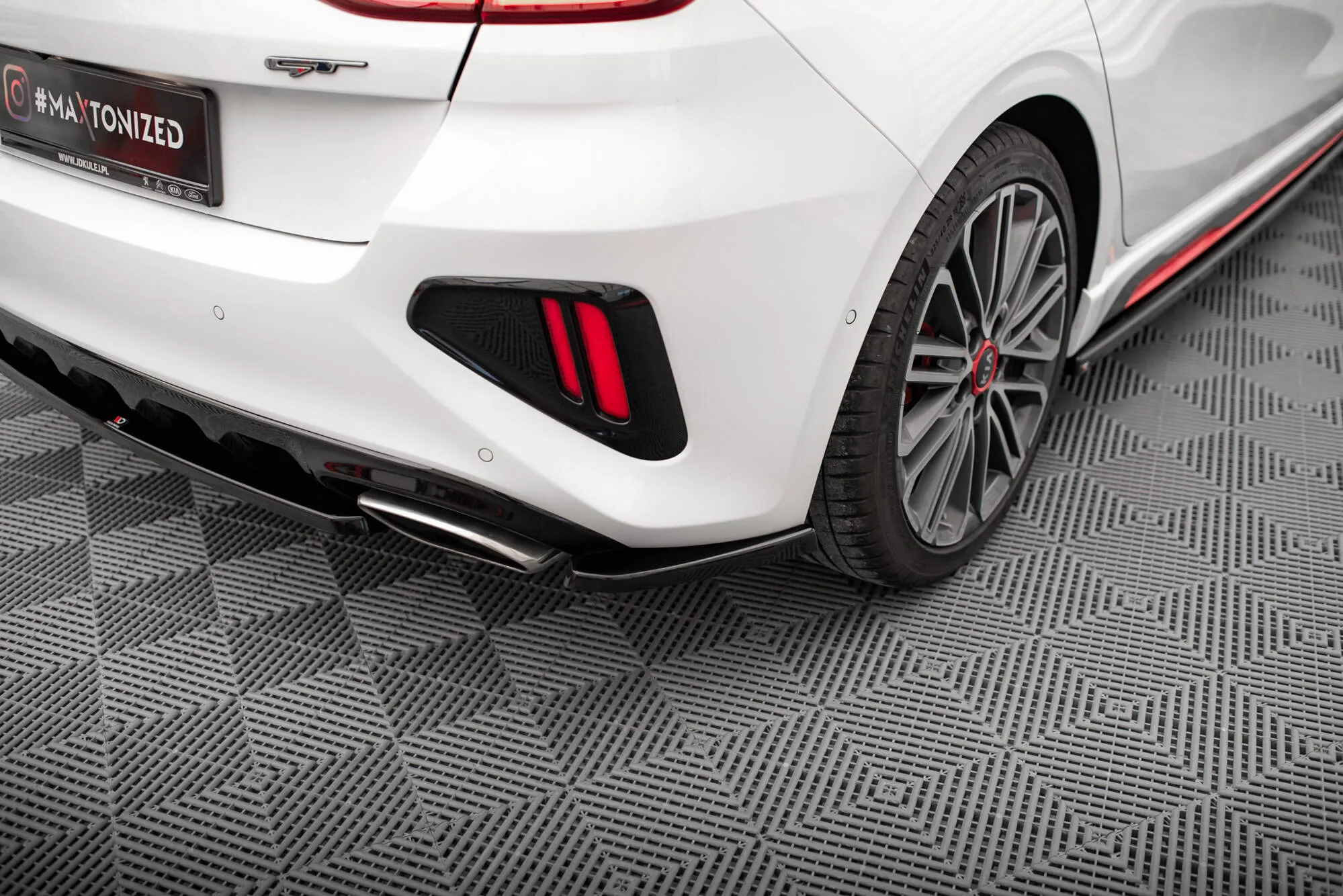 Sidesplitters bak Kia Ceed GT III 2018 - 2021 | Glossy Black Edition