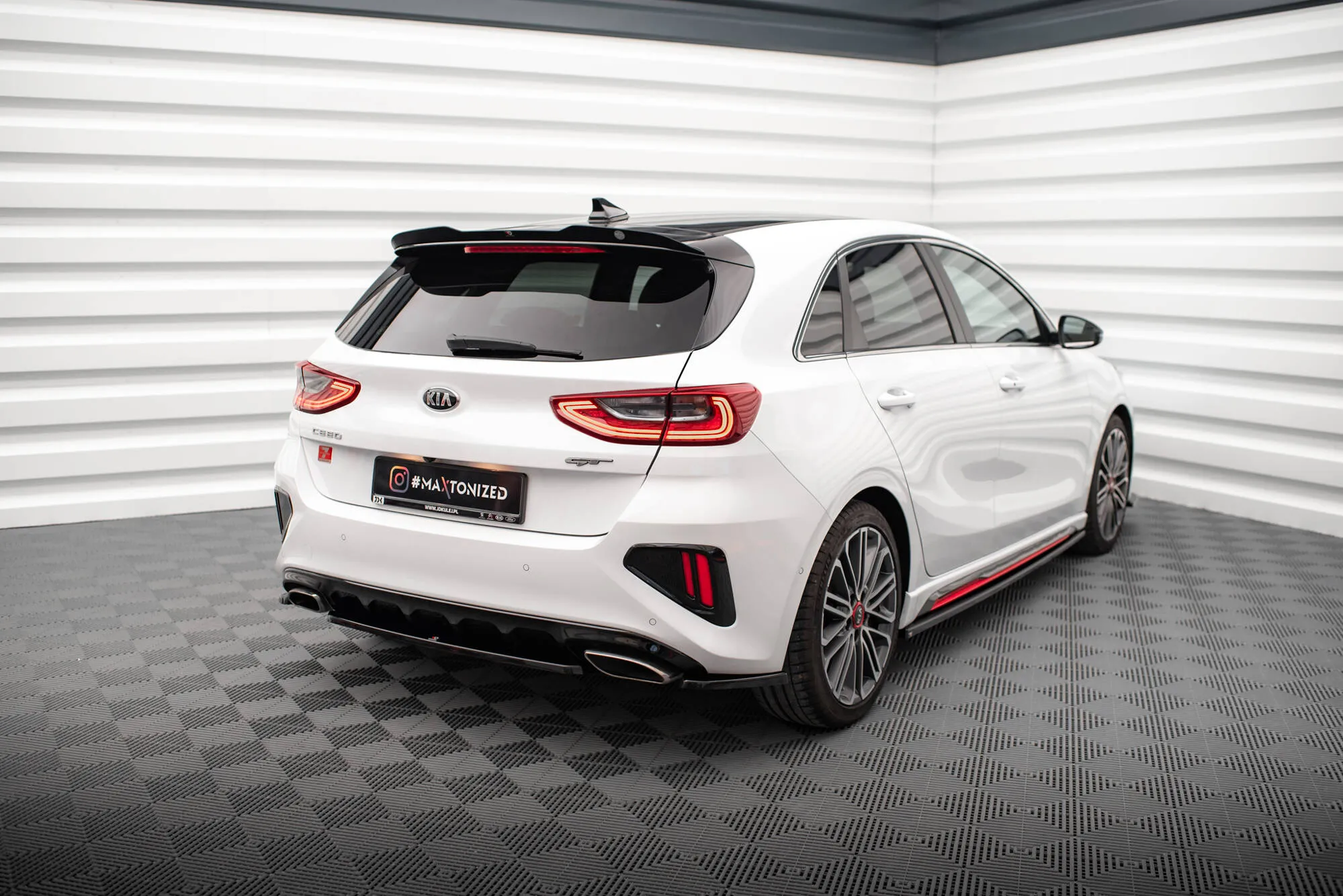 Sidesplitters bak Kia Ceed GT III 2018 - 2021 | Glossy Black Edition – bilde 2
