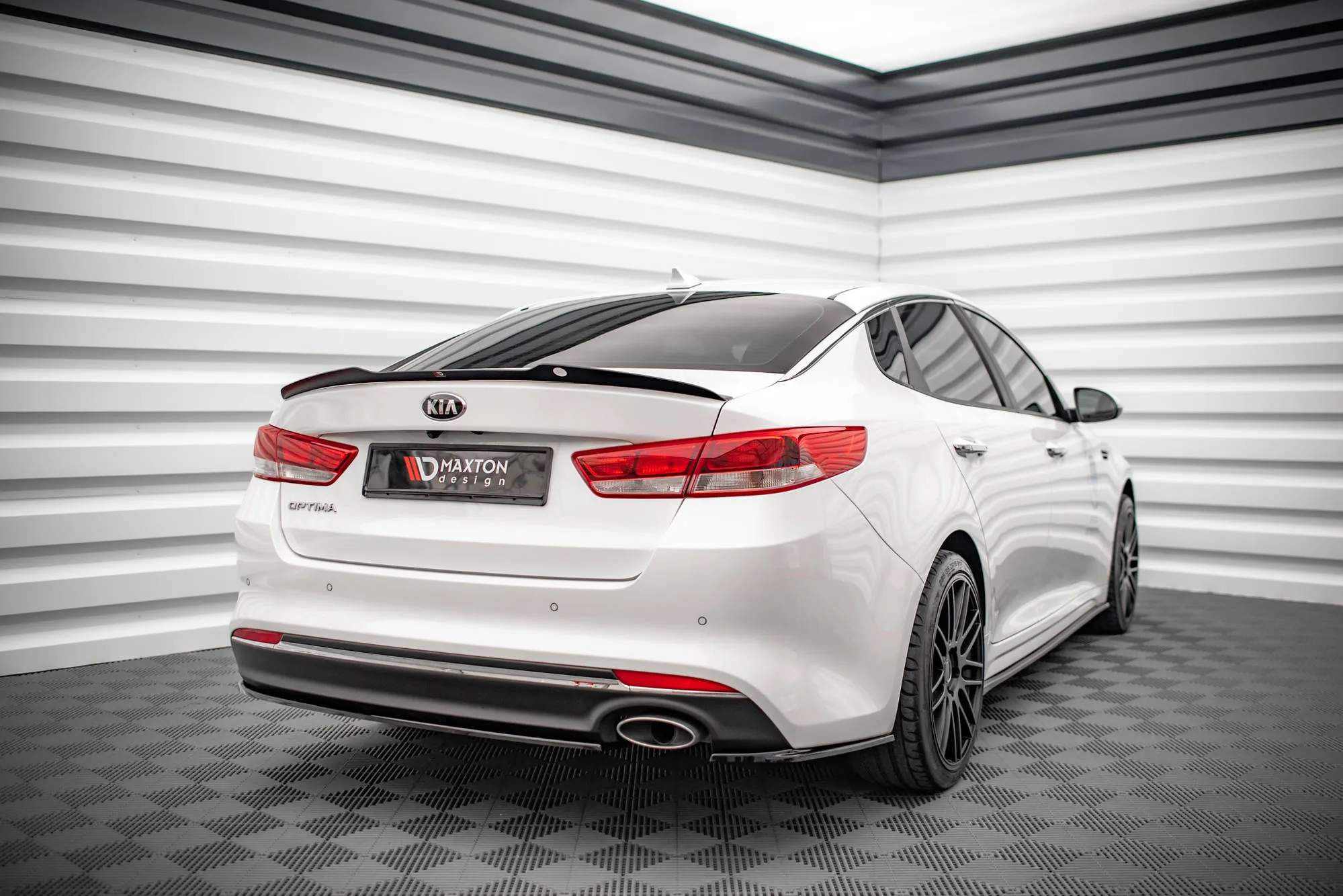 Sidesplitters bak Kia Optima IV 2015 - 2018 | Glossy Black Edition