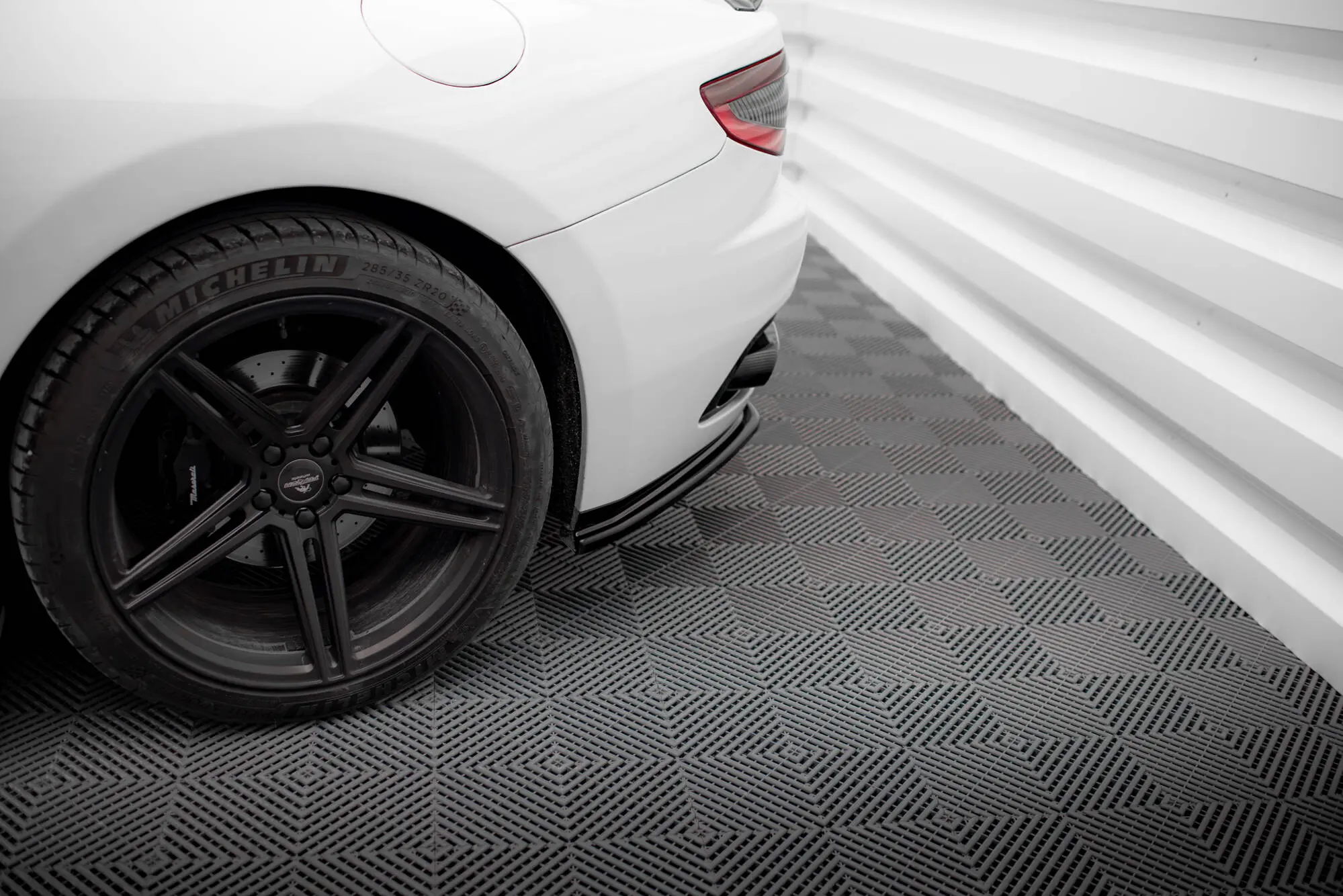 Sidesplitters bak Maserati GranTurismo Mk1 2007 - 2018| V.2 Glossy Black Edition