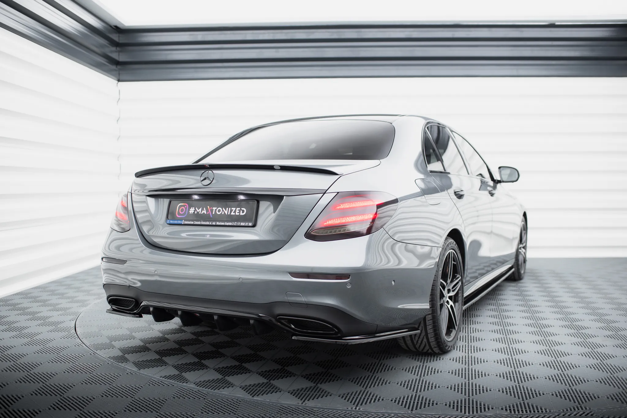 Sidesplitters bak Mercedes-Benz E W213 AMG 2016 - 2021 | Glossy Black Edition – bilde 2