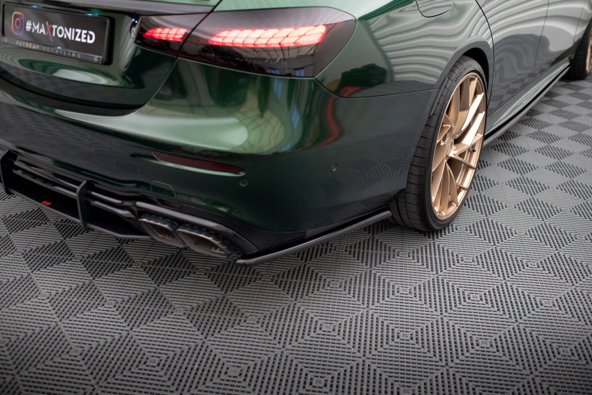 Sidesplitters bak Mercedes-Benz E63 AMG (W213) facelift 2020 - 2023 | Glossy Black Edition Image 3