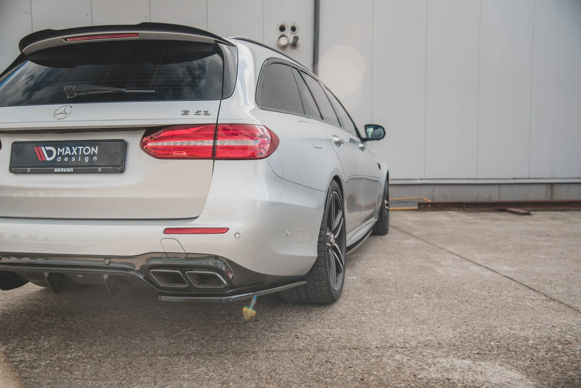 Sidesplitters bak Mercedes-Benz E63 AMG (W213 / S213) 2016-2020 | Glossy Black Edition – bilde 4