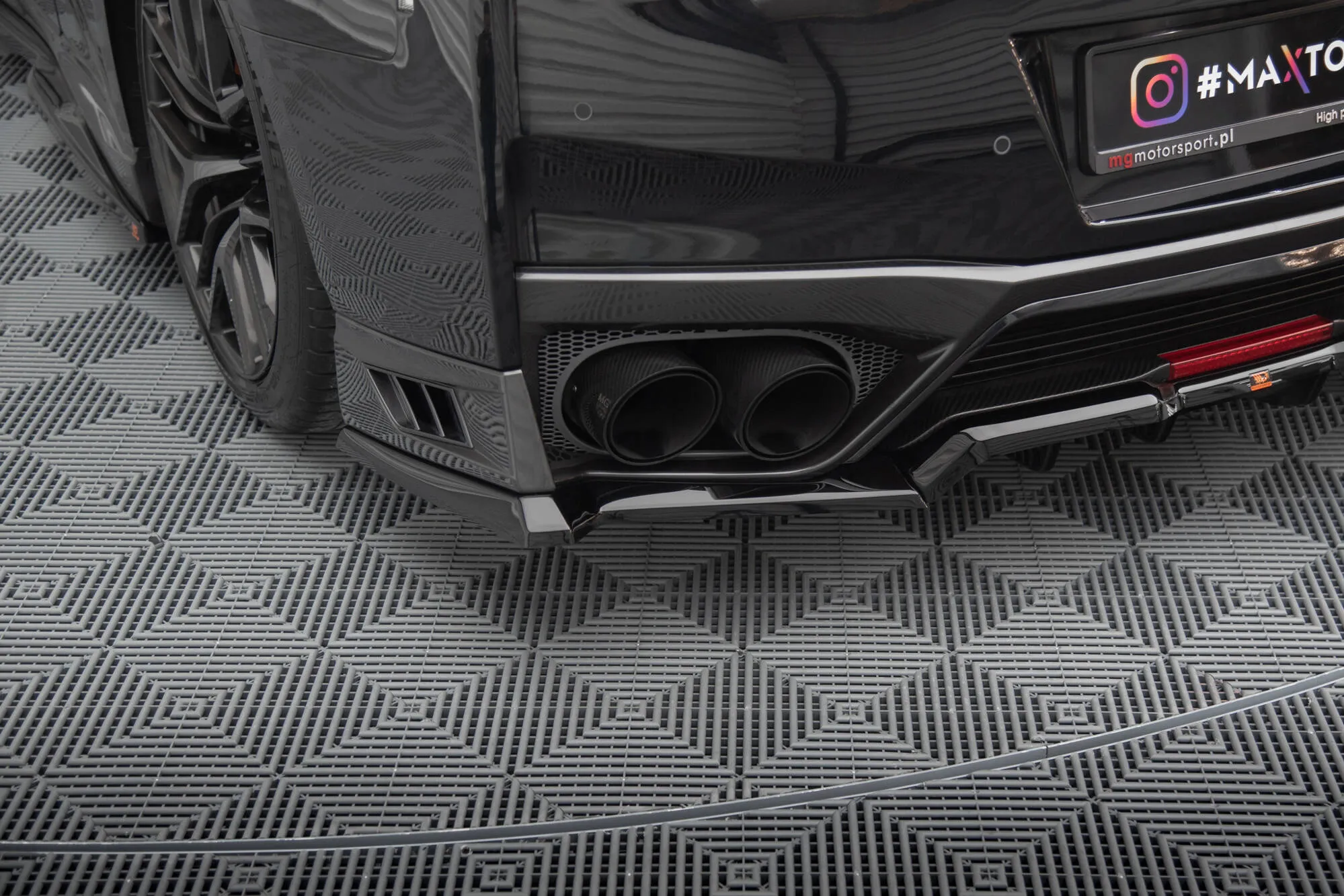 Sidesplitters bak Nissan Gtr R35 facelift 2016 - 2022 | Glossy Black Edition