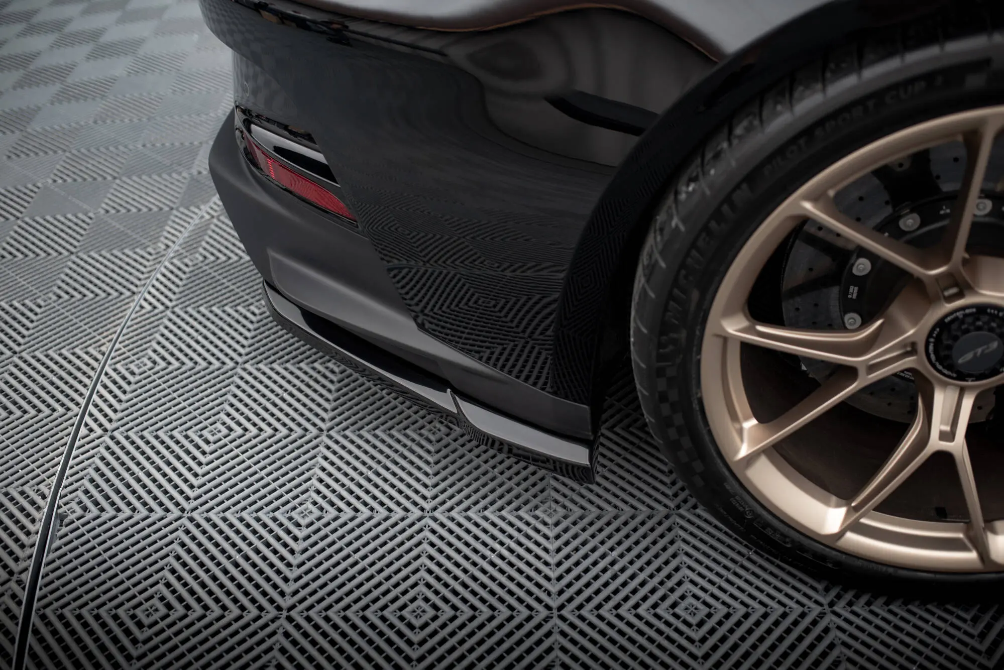 Sidesplitters bak Porsche 911 (992) GT3 2021 - > | Glossy Black Edition – bilde 3