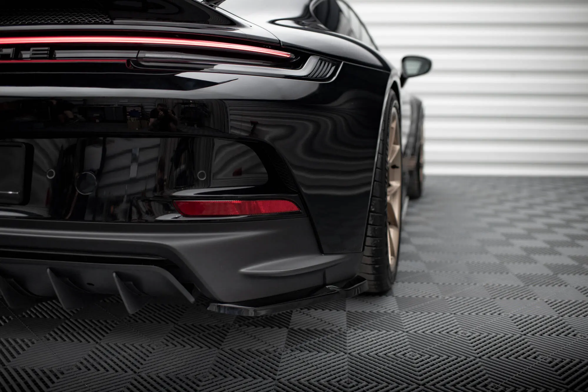 Sidesplitters bak Porsche 911 (992) GT3 2021 - > | Glossy Black Edition – bilde 4