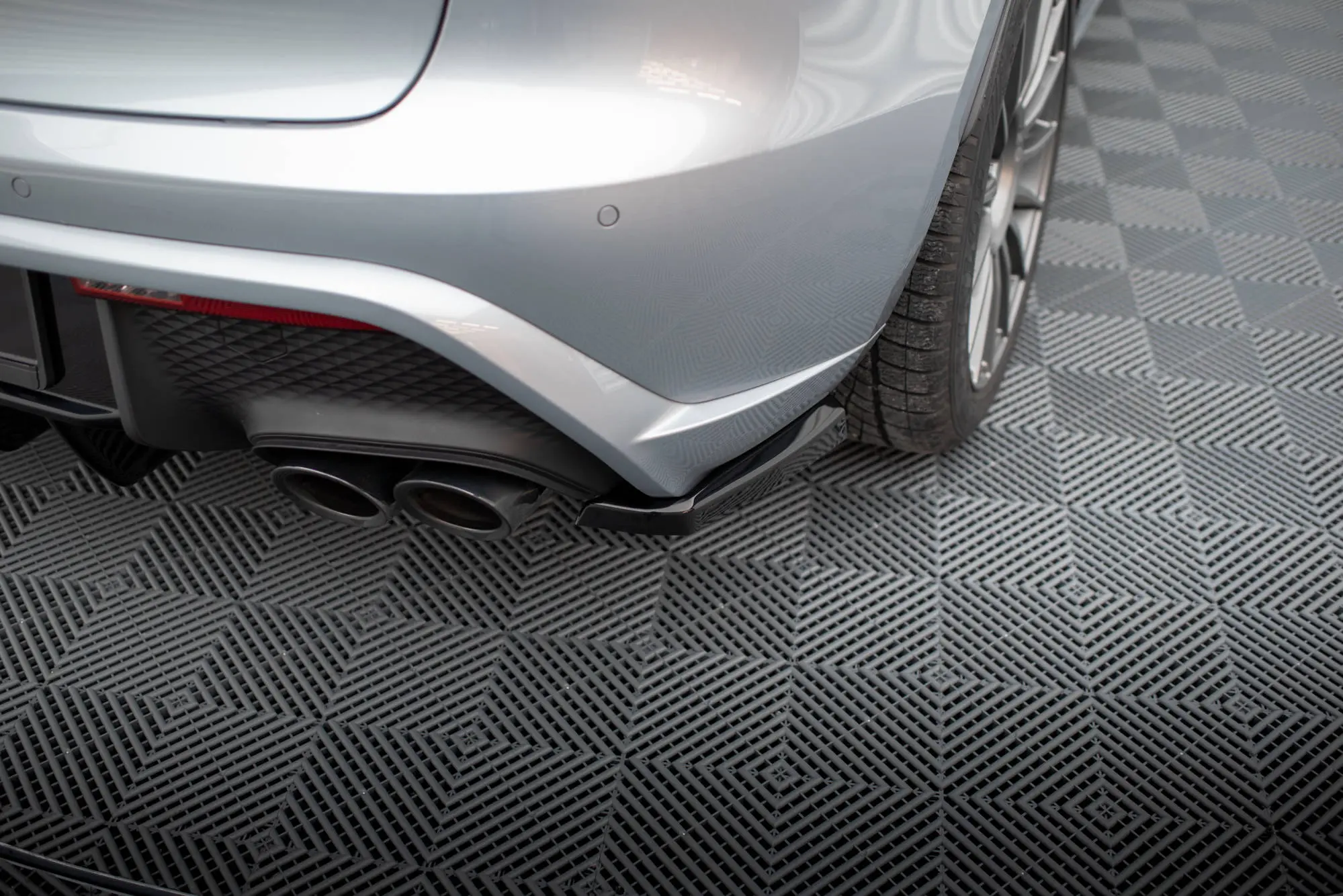 Sidesplitters bak Porsche Macan I (95B) II Facelift 2021 - 2024 | Glossy Black Edition