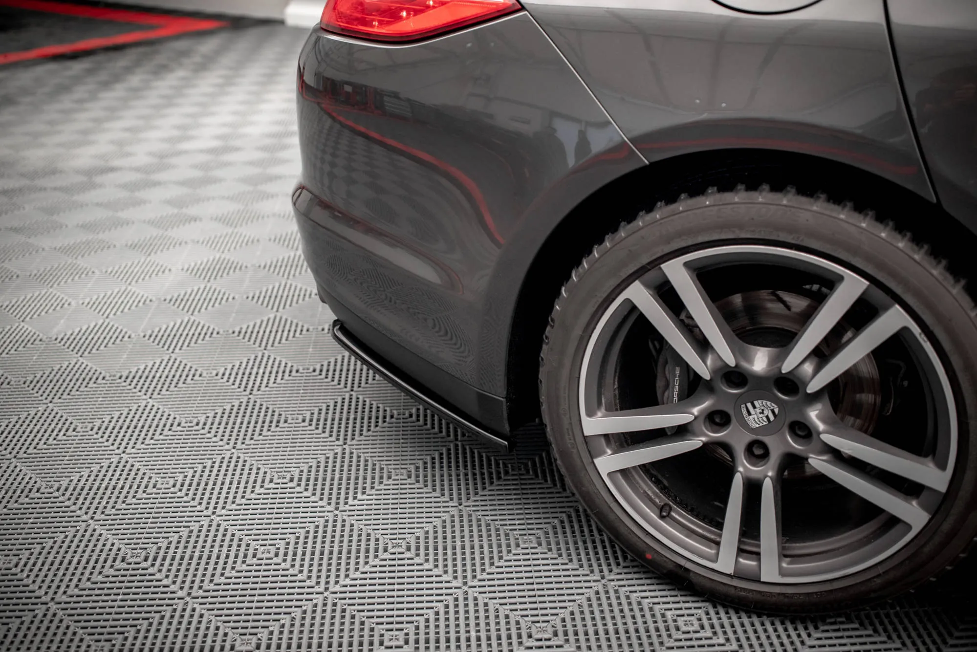 Sidesplitters bak Porsche Panamera I (970) 2009-2013 / Panamera Diesel I (970) 2011-2013 | Glossy Black Edition – bilde 2