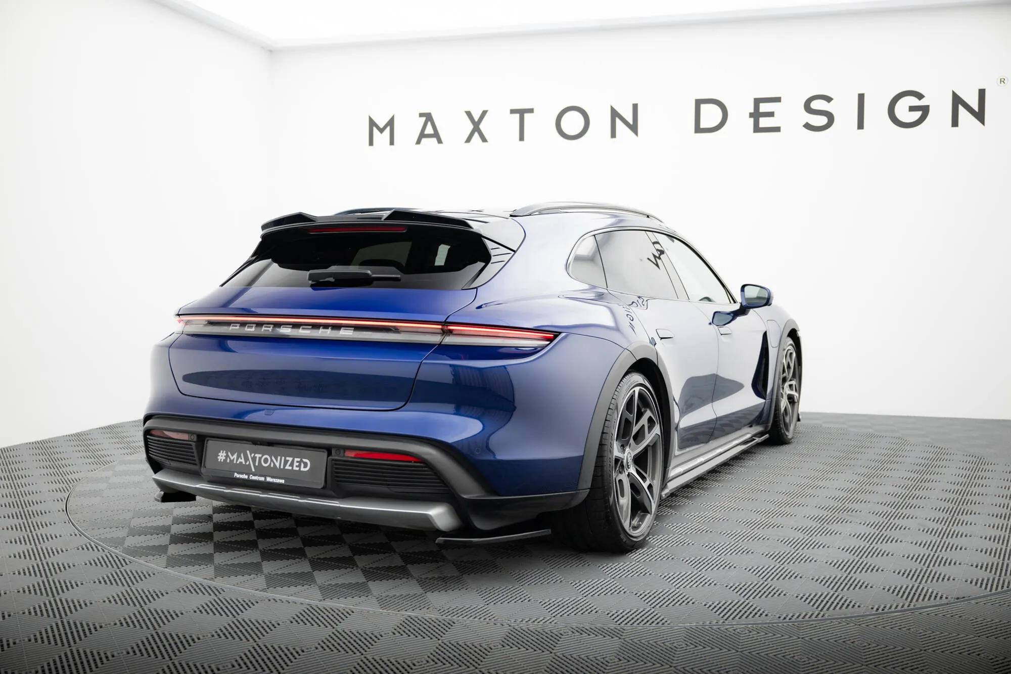 Sidesplitters bak Porsche Taycan Cross Turismo 2021 -> | Glossy Black Edition – bilde 2