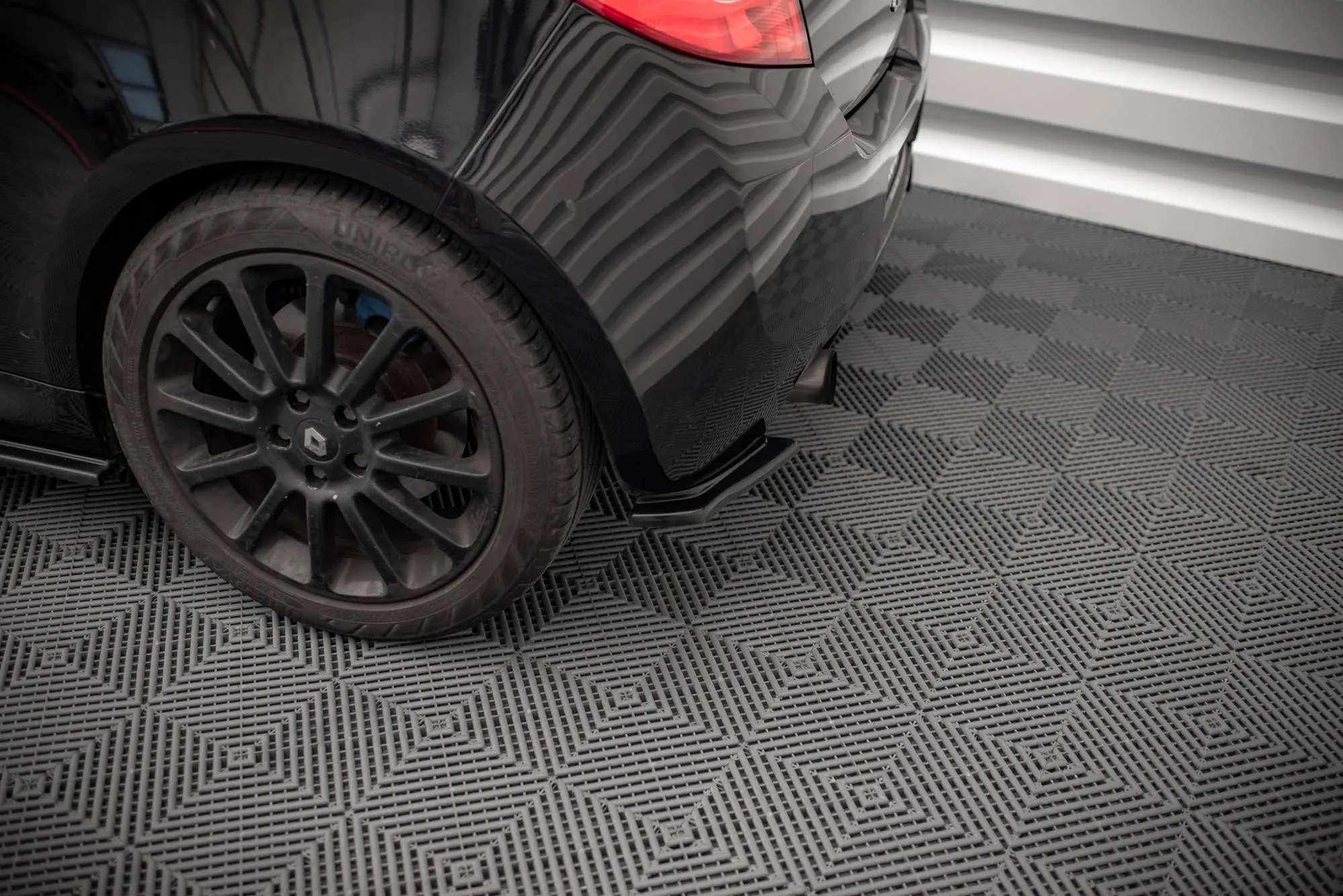 Sidesplitters bak Renault Clio mk3 RS 2006-2012 | Glossy Black Edition