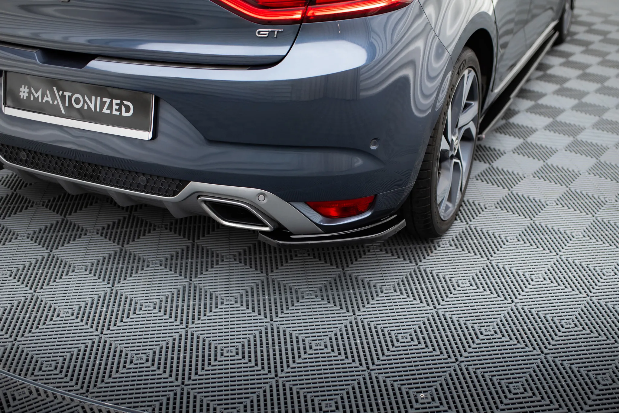 Sidesplitters bak Renault Megane IV GT-Line 2016-> | Glossy Black Edition