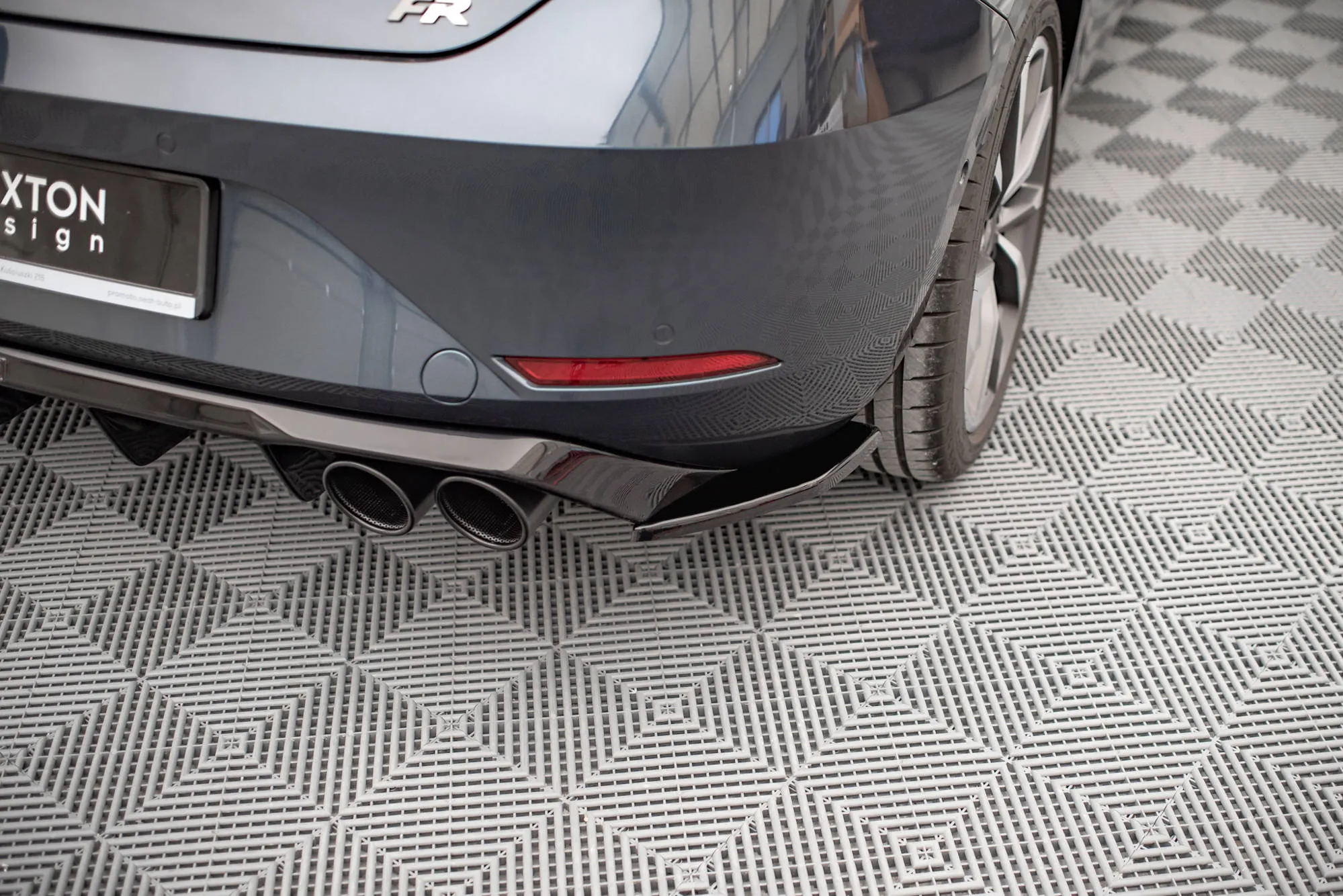 Sidesplitters bak Seat Leon IV FR 2020-> | Glossy Black Edition