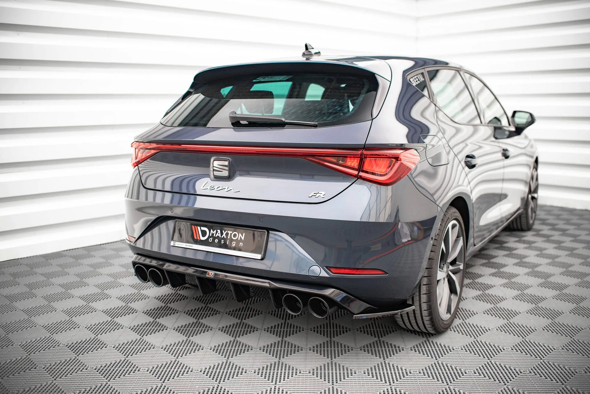 Sidesplitters bak Seat Leon IV FR 2020-> | Glossy Black Edition – bilde 3