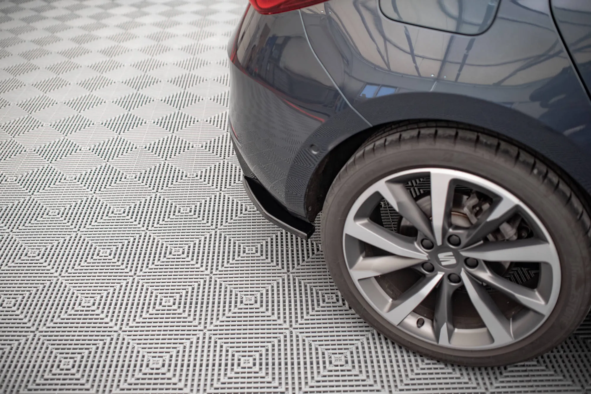 Sidesplitters bak Seat Leon IV FR 2020-> | Glossy Black Edition – bilde 4