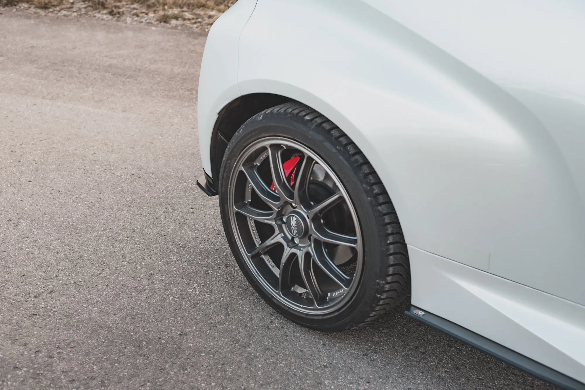Sidesplitters bak Toyota Yaris GR mk4 2020-> | Street Pro Black Edition – bilde 2