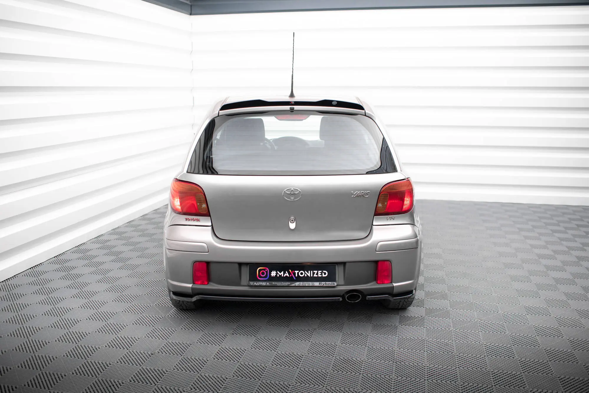Sidesplitters bak Toyota Yaris T-Sport Mk1 facelift 2003 - 2006 | Glossy Black Edition – bilde 3