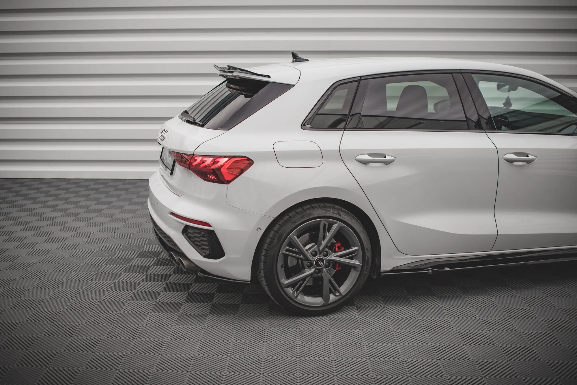 Sidesplitters bak V.1 Audi S3/ A3 S-Line (8Y) 2020 -> | Glossy Black Edition