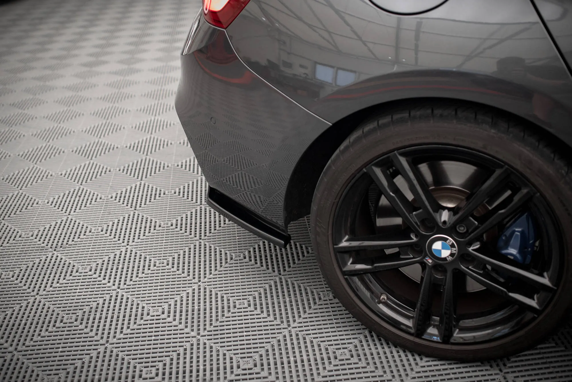 Sidesplitters bak V.1 BMW 1 (F20 / F21) M Power LCI 2015 - 2019 | Glossy Black Edition – bilde 3