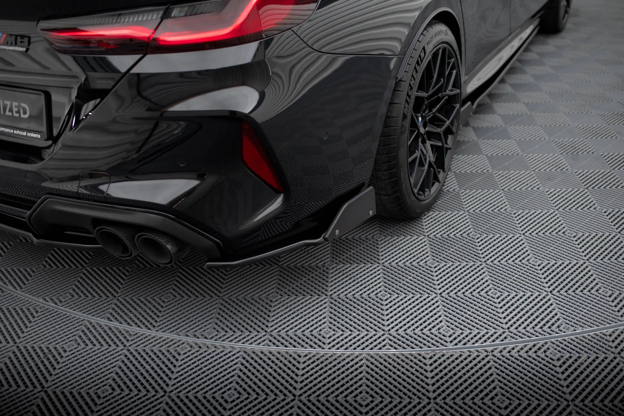 Sidesplitters bak V.1 + Flopper BMW M8 Gran F93 2019 -> | Glossy Black Edition