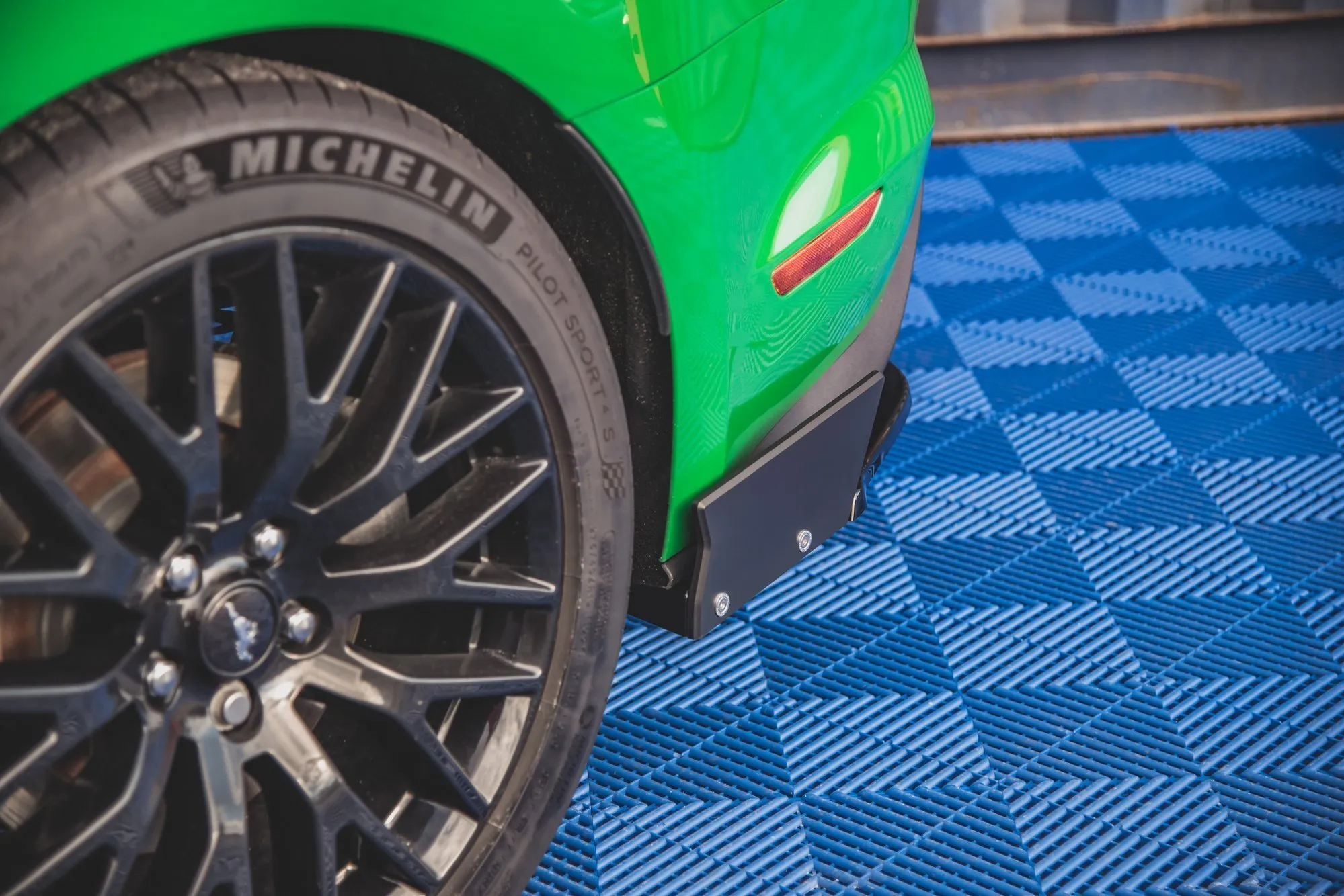 Sidesplitters bak V.1 + Flopper Ford Mustang GT mk6 2017-> facelift | Glossy Black Edition – bilde 4