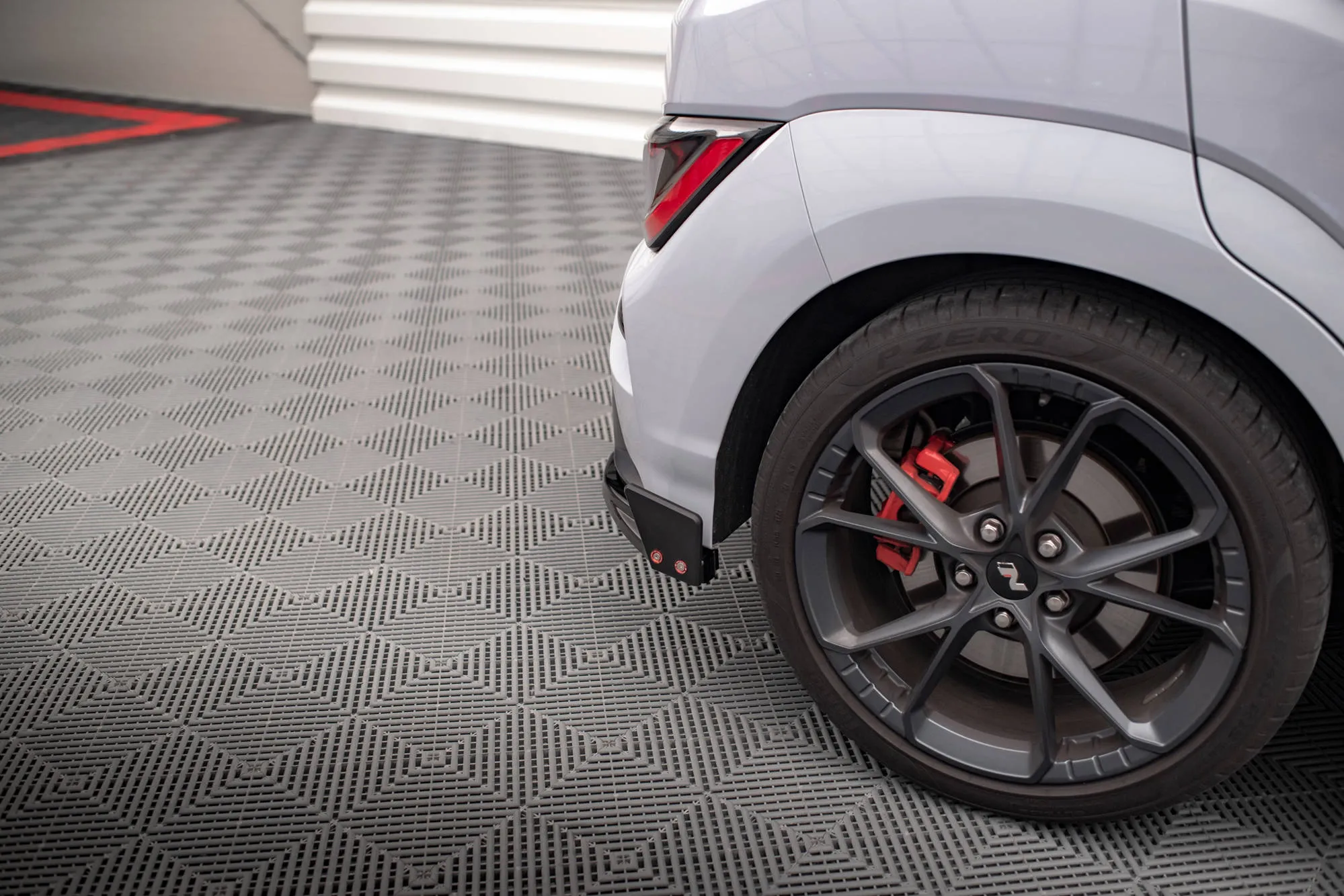 Sidesplitters bak V.1 + Flopper Hyundai Kona N 2021 - 2023 | Glossy Black Edition – bilde 3