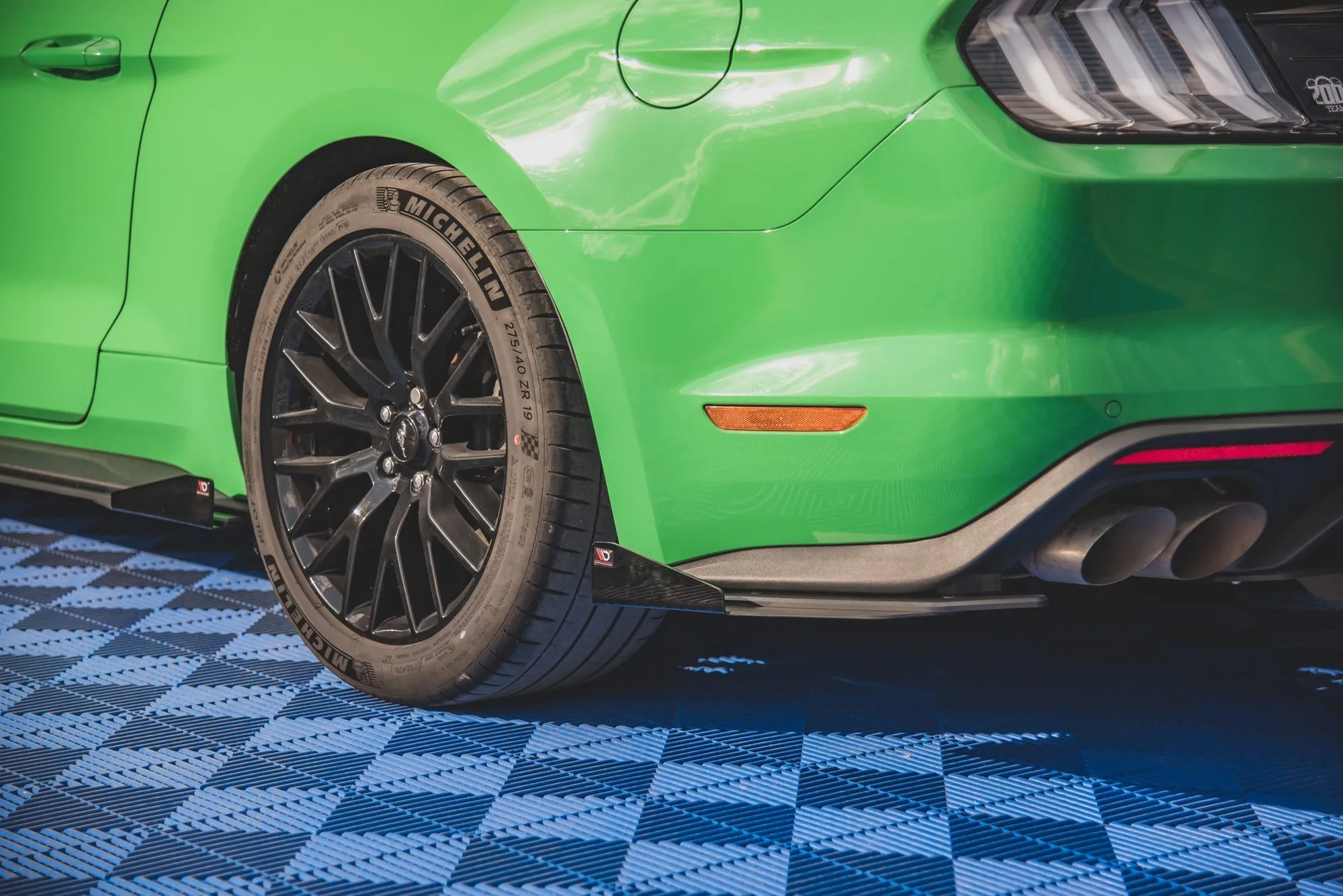 Sidesplitters bak V.1 + Flopper V.1 Ford Mustang VI GT 2017 - 2023 | Street Pro Black Edition