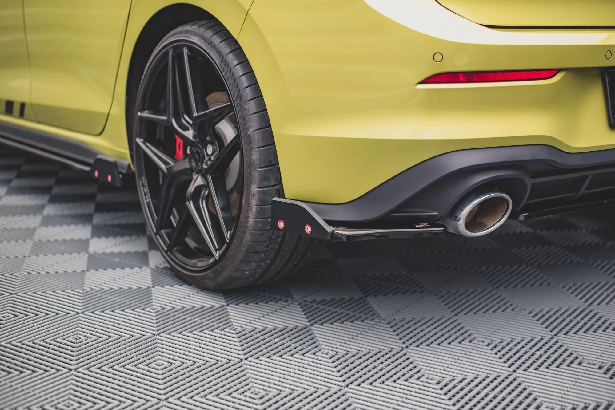 Sidesplitters bak V.1 + Flopper Volkswagen Golf 8 GTI Clubsport 2020-> | Glossy Black Edition