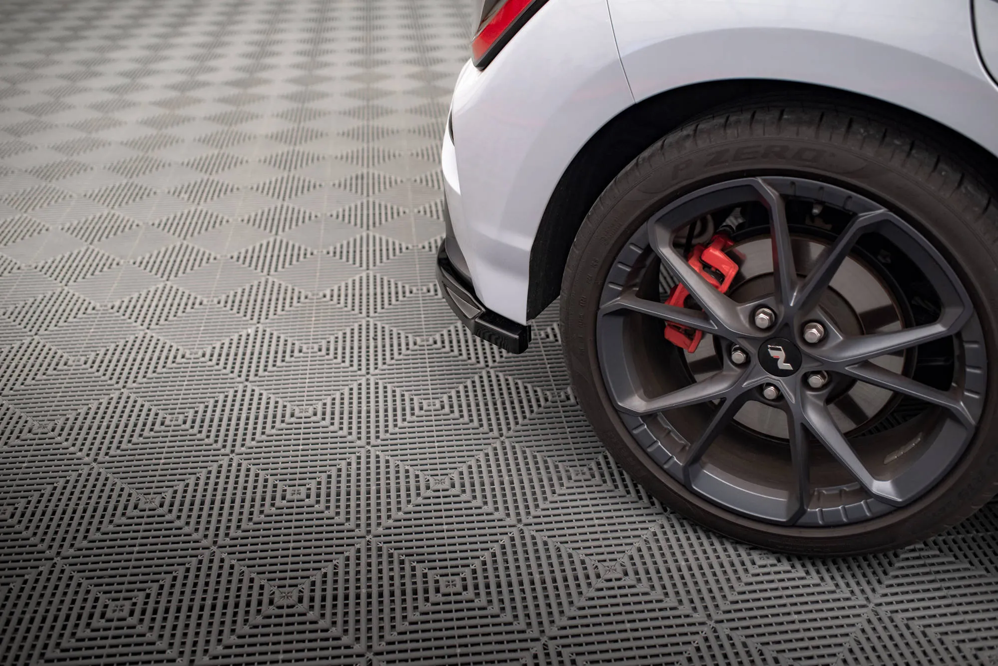 Sidesplitters bak V.1 Hyundai Kona N 2021 - 2023 | Glossy Black Edition – bilde 3