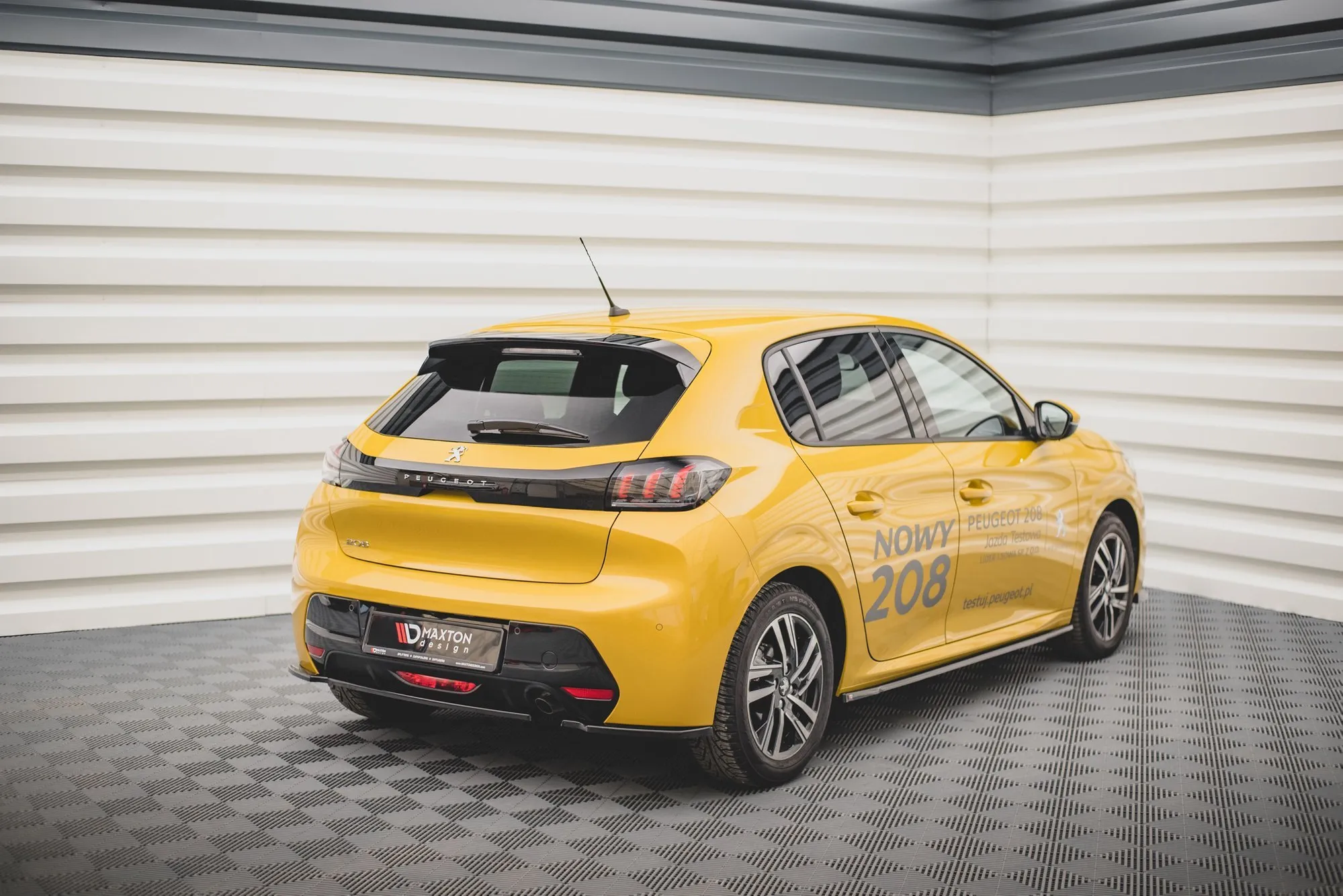 Sidesplitters bak V.1 Peugeot 208 II 2019 -> | Glossy Black Edition