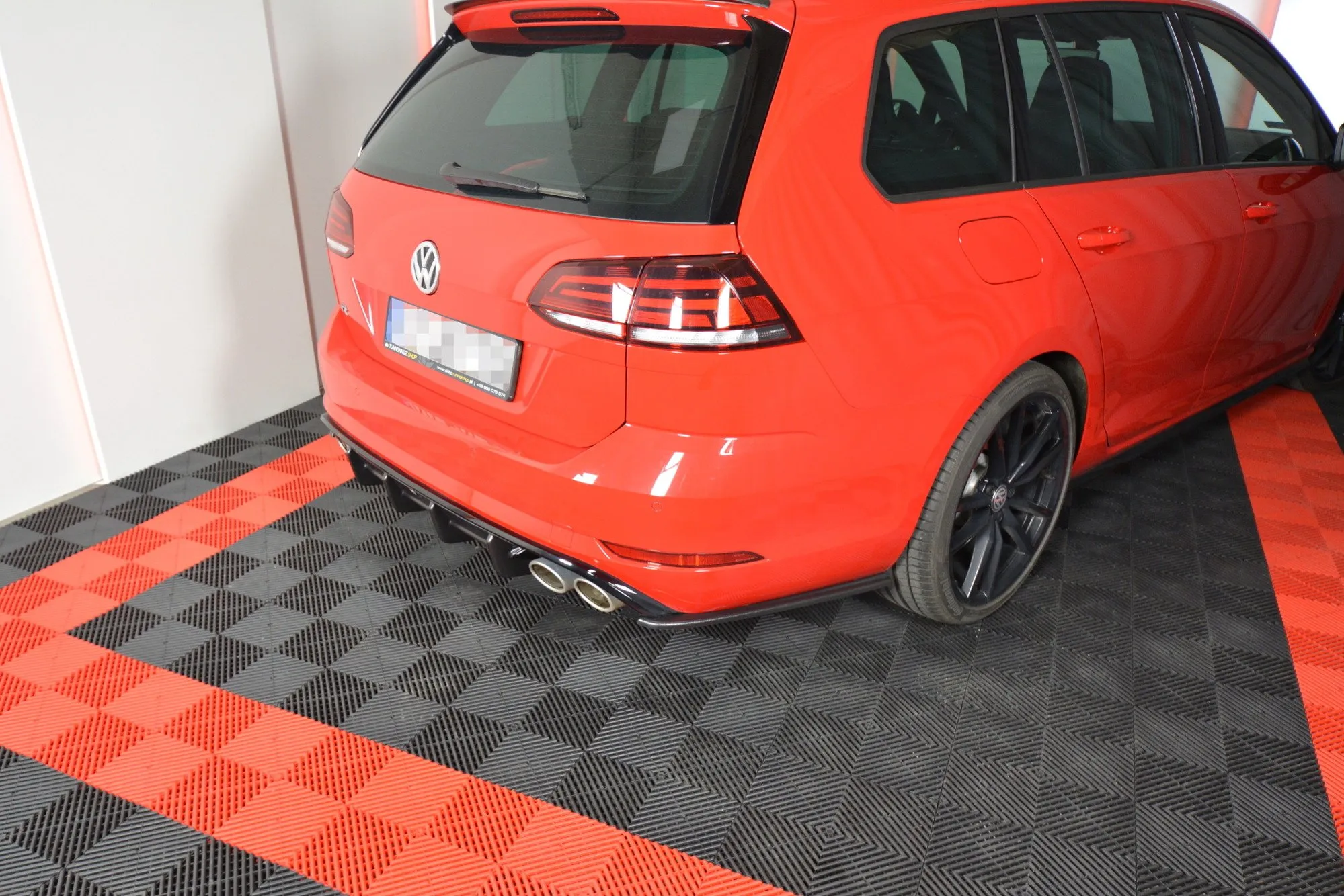 Sidesplitters bak V.1 Volkswagen Golf R (Mk7 Facelift) 2017-2020 | Glossy Black Edition – bilde 2
