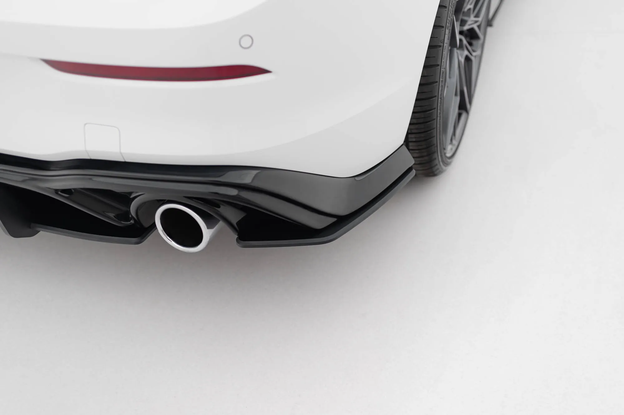 Sidesplitters bak V.1 VW Golf 8 GTI / GTI Clubsport / R-line 2020-> (v2) | Street Pro Black Edition