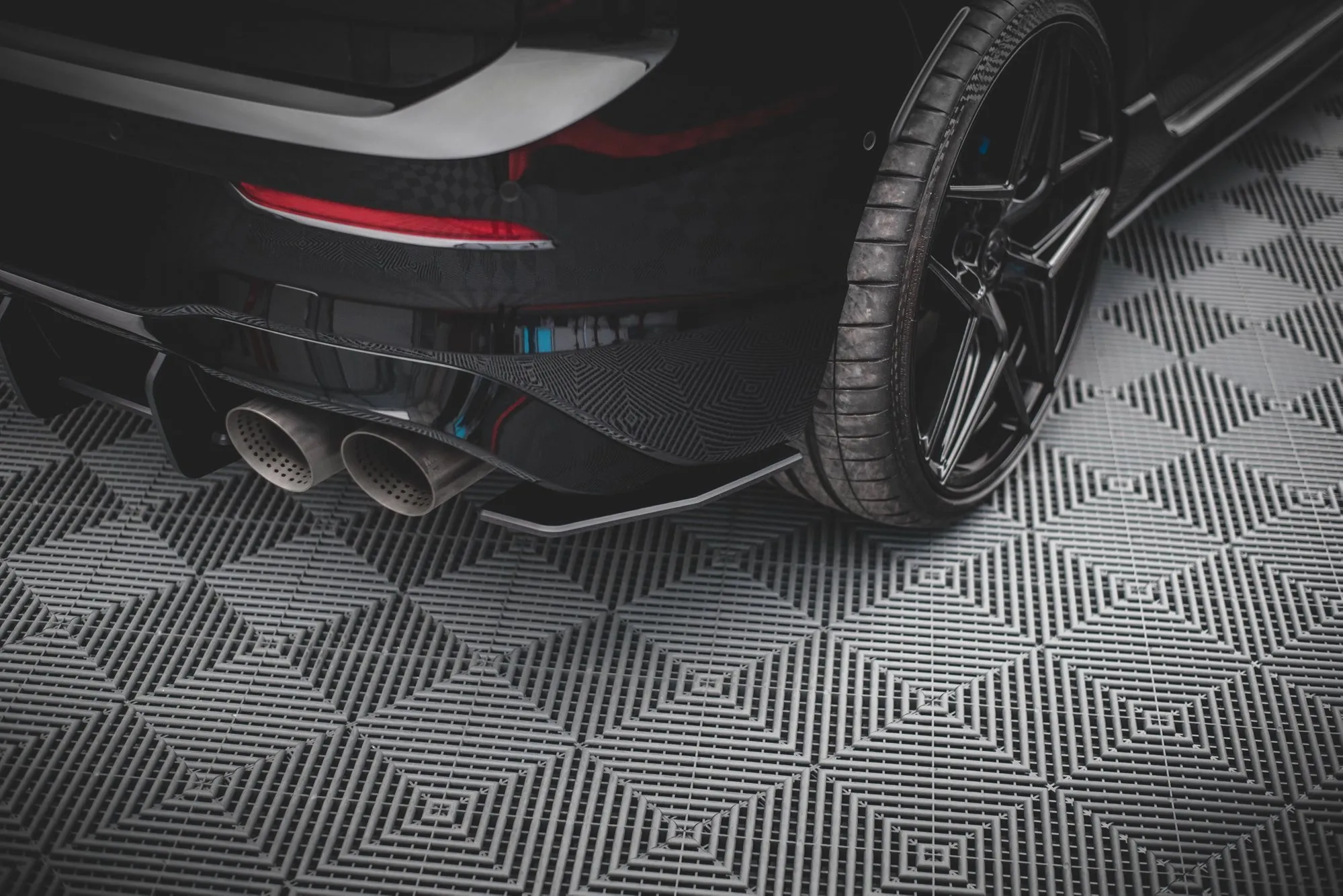 Sidesplitters bak V.1 VW Golf VIII R 2020-> | Street Pro Black Edition