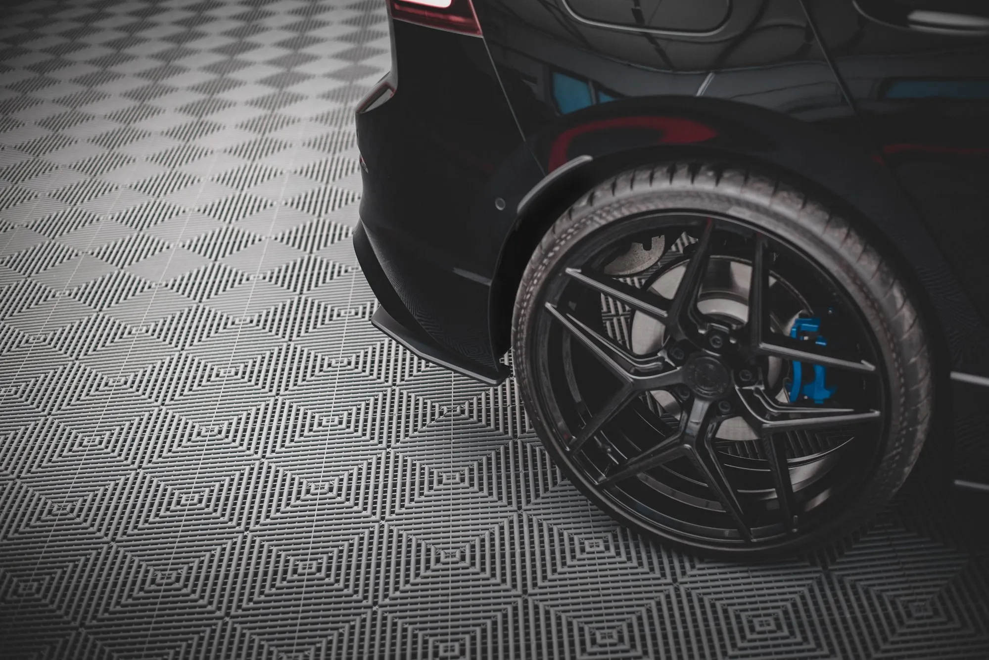 Sidesplitters bak V.1 VW Golf VIII R 2020-> | Street Pro Black Edition – bilde 2