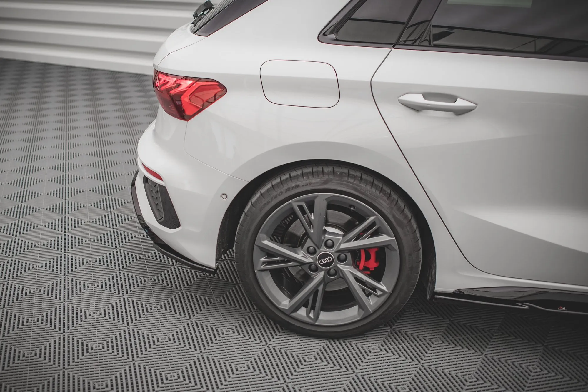 Sidesplitters bak V.2 Audi S3/ A3 S-Line (8Y) 2020 -> | Glossy Black Edition – bilde 3