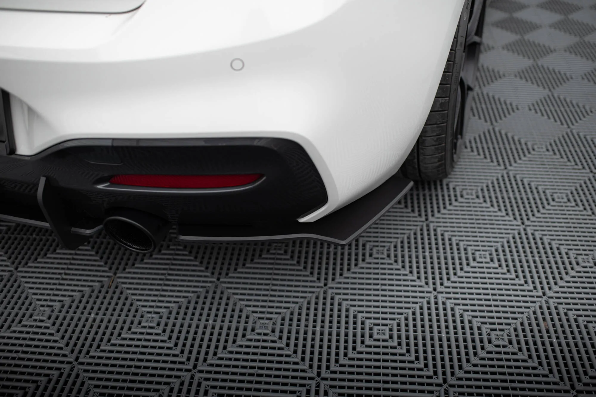 Sidesplitters bak V.2 BMW 1 (F20) M Pack LCI 2015 - 2019 | Street Pro Black Edition