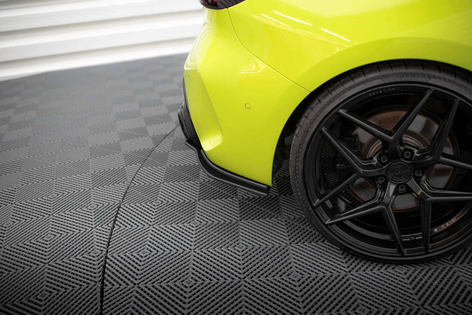Sidesplitters bak V.2 BMW 1 (F40) M-Pakke / BMW M135i (F40) 2019 - 2024 | Street Pro Black Edition – bilde 3