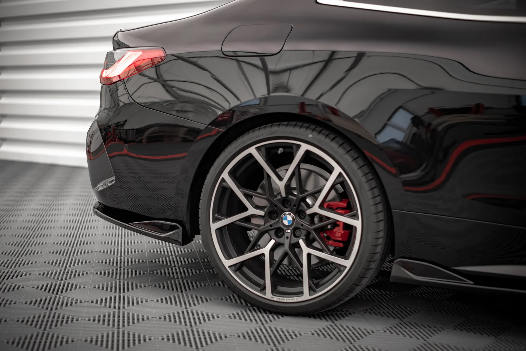 Sidesplitters bak V.2 BMW 4 M-Pack G22 2020-> | Glossy Black Edition