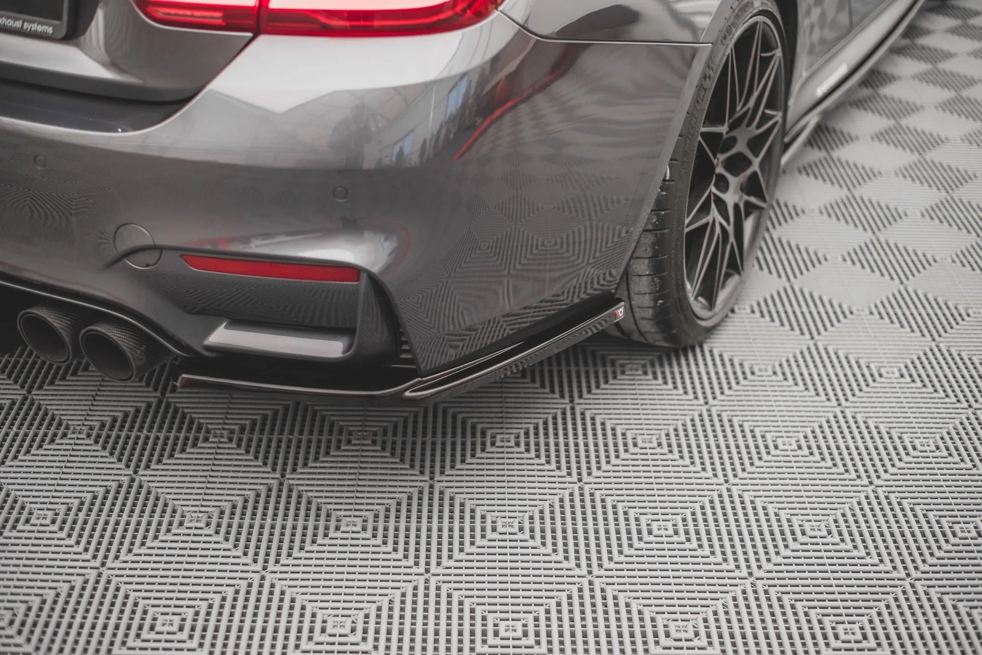 Sidesplitters bak V.2 BMW M4 (F82 / F83) 2014 - 2021 | Glossy Black Edition