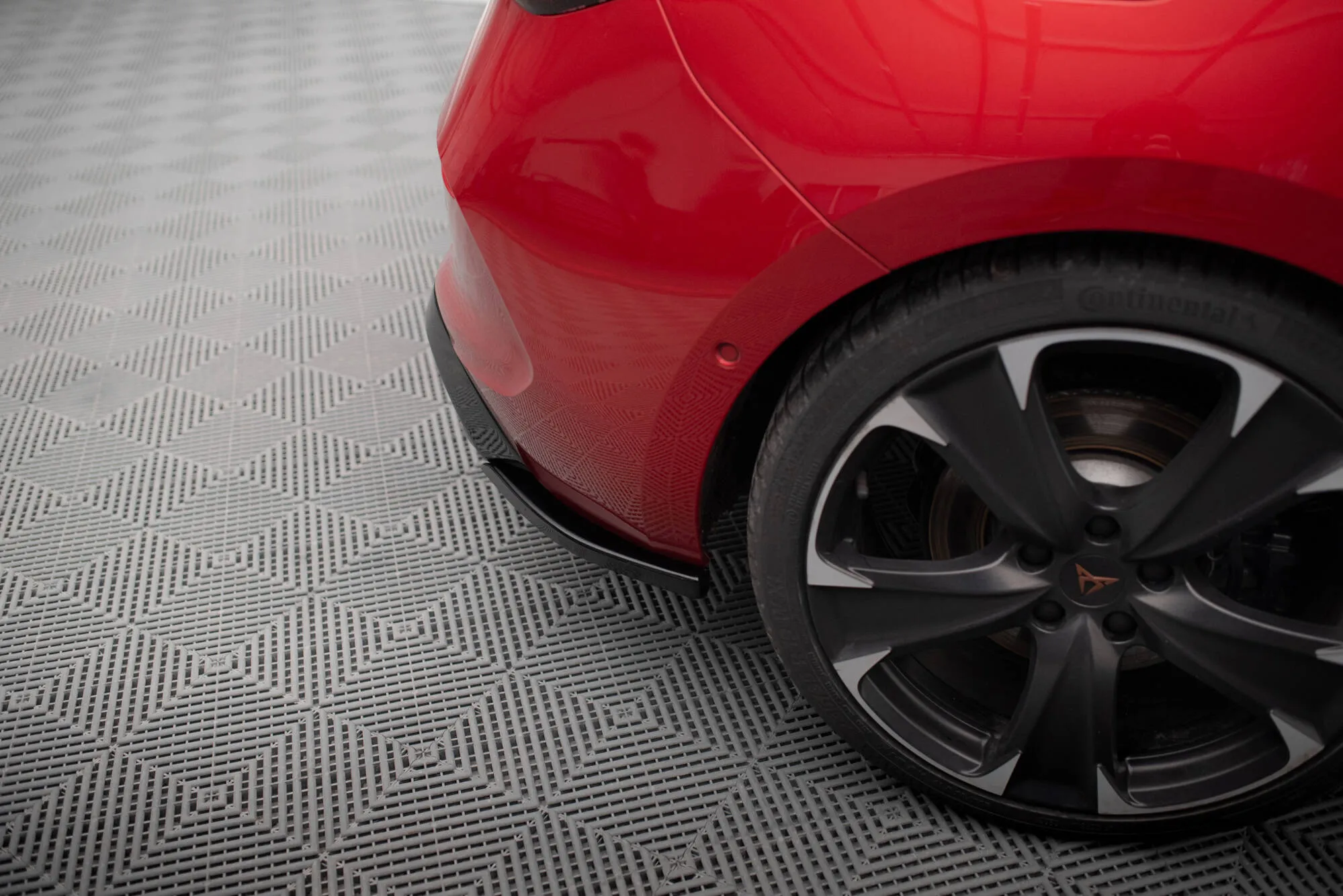Sidesplitters bak V.2 Cupra Leon Hatchback Mk1 2020 - > | Glossy Black Edition – bilde 3